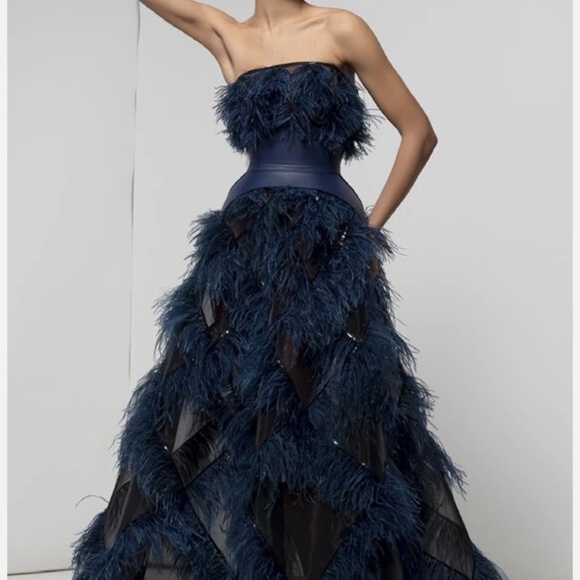Isabel Sanchis Archer Feather Gown - Picture 1 of 2